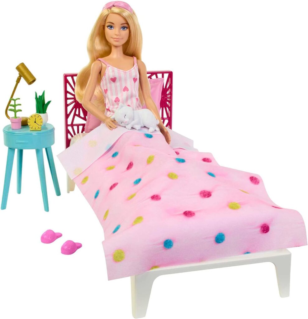 Barbie - Doll and Bedroom Playset, Barbie Furniture and 20+ Storytelling Accessories Including Robe and Kitten, HPT55