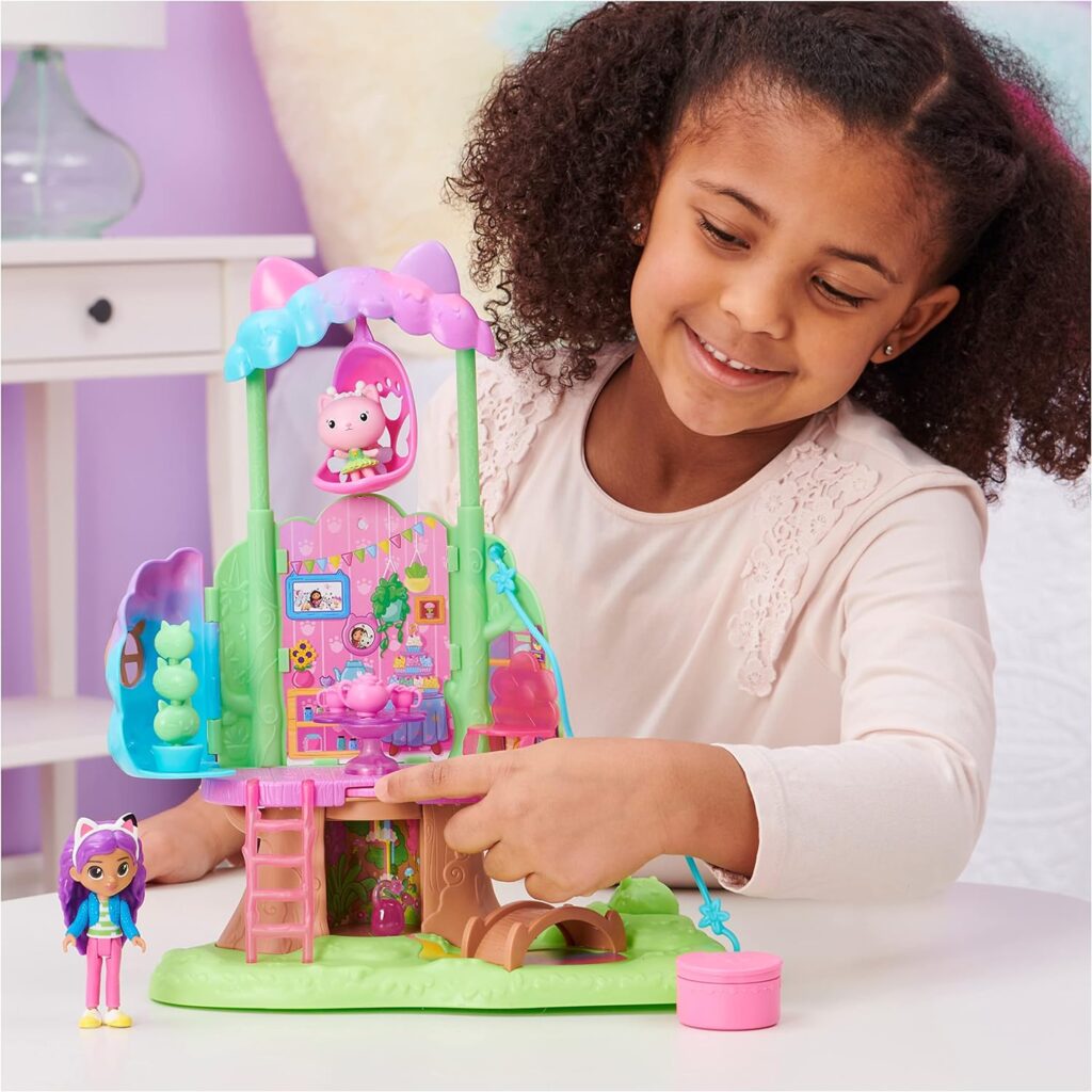 Gabby’s Dollhouse, Transforming Garden Treehouse Playset with Lights, 2 Figures, 5 Accessories, 1 Delivery, 3 Furniture, Kids’ Toys for Ages 3 and above