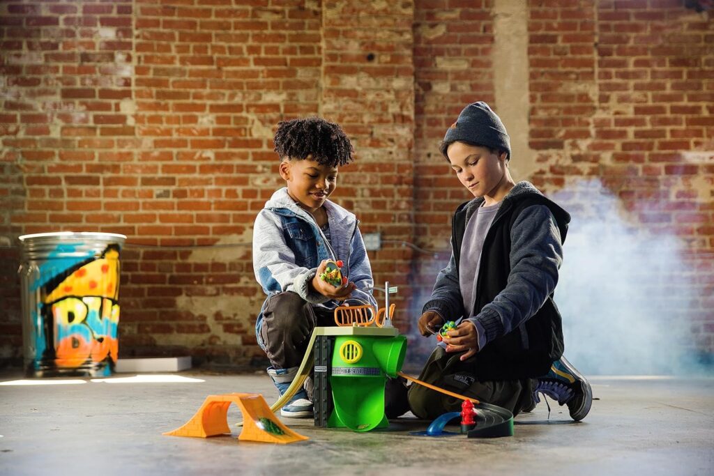 TEENAGE MUTANT NINJA TURTLES, Turtle Madness Skate Park, Classic Edition, Ages 3 and up TEENAGE MUTANT NINJA TURTLES, Turtle Madness Skate Park, Classic Edition, Ages 3 and up