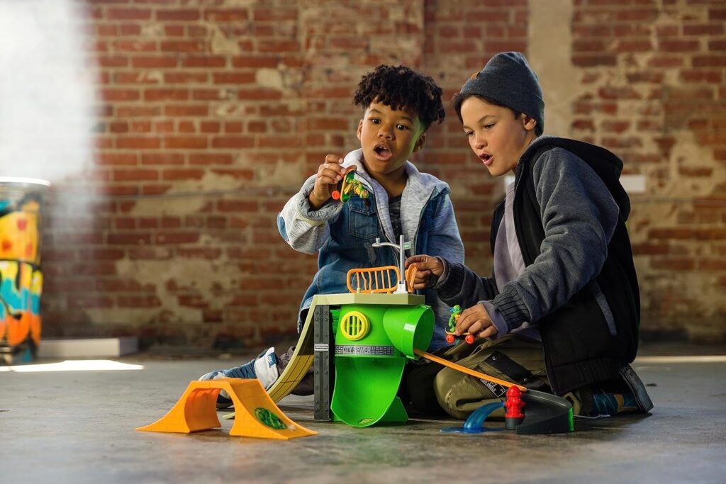 TEENAGE MUTANT NINJA TURTLES, Turtle Madness Skate Park, Classic Edition, Ages 3 and up TEENAGE MUTANT NINJA TURTLES, Turtle Madness Skate Park, Classic Edition, Ages 3 and up